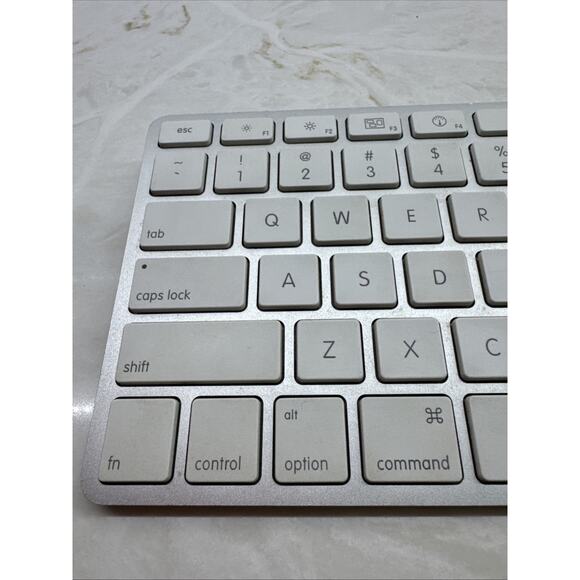 Genuine Apple A1242 Wired White Silver USB Keyboard for iMac Mac Mini Mac Tested - Picture 2 of 9